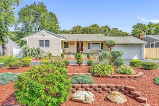 43 Drake Rd, Centereach, NY 11720