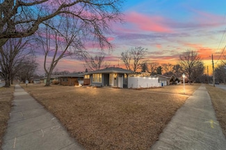 4201 Aurora Ave, Des Moines, IA 50310