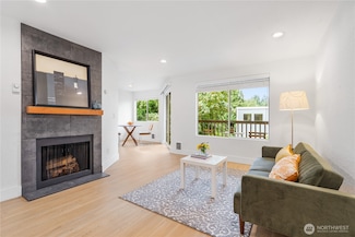 10320 SE 6th St Unit B6, Bellevue, WA 98004