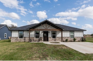 418 East St, East Bernard, TX 77435