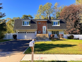 23 Bowman Ln, Kings Park, NY 11754
