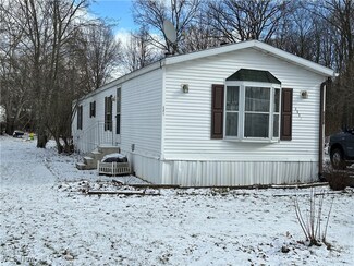 4374 Farmette Dr, Ravenna, OH 44266