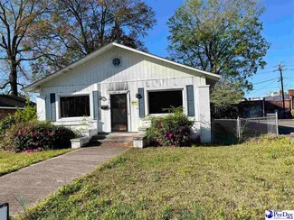 304 E Harrison St, Dillon, SC 29536
