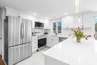 18 Buchanan Rd, West Yarmouth, MA 02673