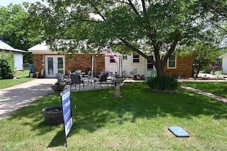 1104 S Oak St, Archer City, TX 76351