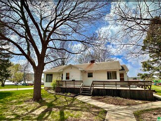 707 Driftwood St, Correctionville, IA 51016