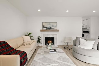 1919 Alameda de Las Pulgas Unit 80, San Mateo, CA 94403