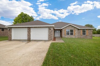 302 E 26th St, Mountain Grove, MO 65711