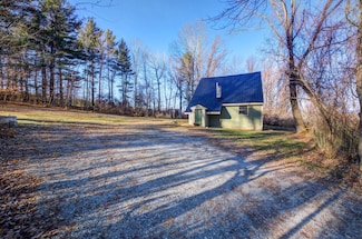 117 King Hill Rd, South Paris, ME 04281