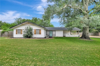 202 W Limit St, Madisonville, TX 77864