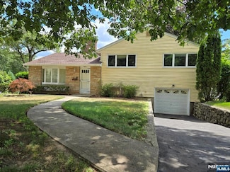 131 Busteed Dr, Midland Park, NJ 07432