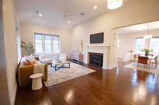 9 Meadows Ln Unit 9, Belmont, MA 02478