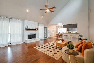 115 Pine Manor Dr, Conroe, TX 77385