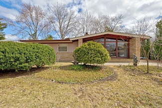 27442 Red Leaf Ln, Southfield, MI 48076