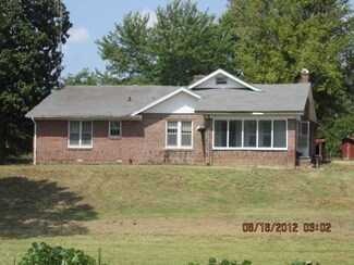 605 N Main St, Medina, TN 38355