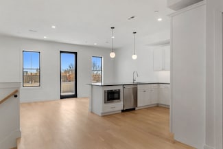 116 Moore St Unit 307, Boston, MA 02128