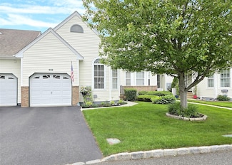 507 Constance Ln, Port Jefferson Station, NY 11776