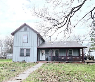 1404 S Market St, Holden, MO 64040