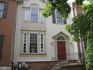 8176 Skelton Cir, Falls Church, VA 22042