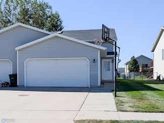 1719 50th St S, Fargo, ND 58103
