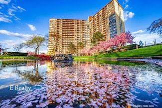 2 Bay Club Dr Unit 3P, Bayside, NY 11360