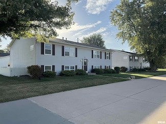 415 W Cedar Lane Dr Unit B1 Apt 2, Walcott, IA 52773