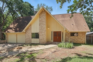 2812 Oak Cliff Ln, Arlington, TX 76012