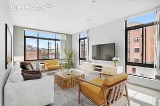 2716 18th St Unit 3, Astoria, NY 11102