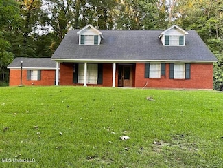 200 Dunbarton Dr, Natchez, MS 39120