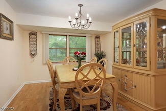 34 Hancock Rd, Piscataway, NJ 08854