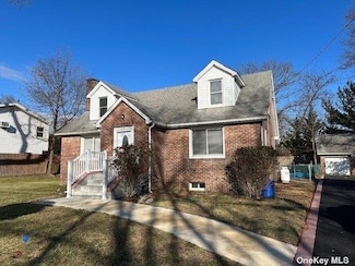 9 Grange St, Huntington, NY 11743