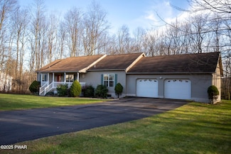 121 Meadowbrook Dr, Moscow, PA 18444