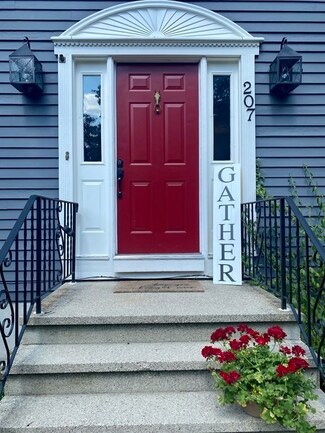 207 North St, Upton, MA 01568