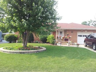 800 Lehnertz Ave, Aurora, IL 60505
