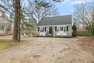 18 Linwood Ave, Wareham, MA 02571