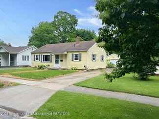 910 N Hickory St, Owosso, MI 48867