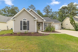 738 Oak Branches Close SE, Leland, NC 28451