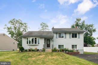 122 Valley Run Dr, Cherry Hill, NJ 08002