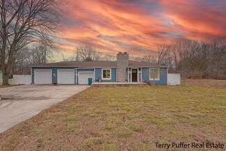 4547 Thompson Rd, Norton Shores, MI 49441
