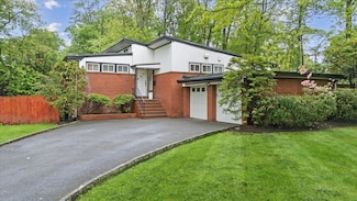105 Highland Rd, Scarsdale, NY 10583