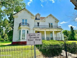 312 E Eaton St, Trenton, TN 38382