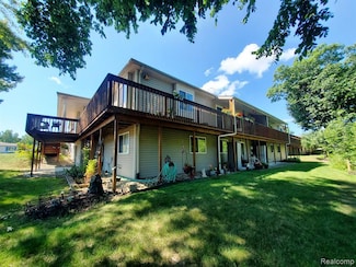 1011 Parkwood Dr Unit 250, Grand Blanc, MI 48439