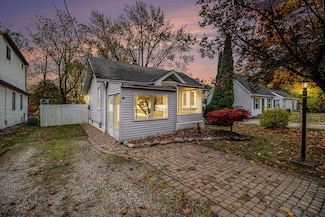 150 Guanonocque St, Auburn Hills, MI 48326