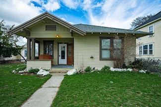 216 6th St, Cheney, WA 99004