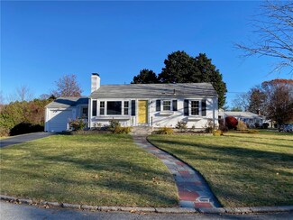 52 Balsam Ct, Cranston, RI 02920
