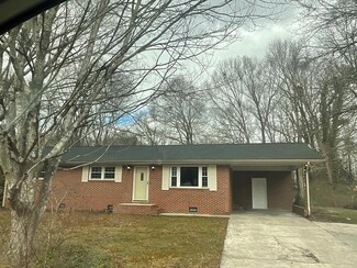 135 Robinhood Dr SE, Dalton, GA 30721