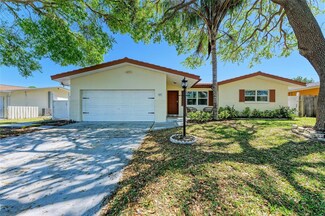 507 Shore Dr, Largo, FL 33771