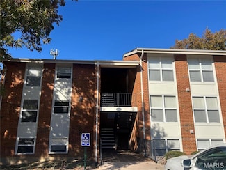 1951 Greenpoint Dr Unit 103, Saint Louis, MO 63122