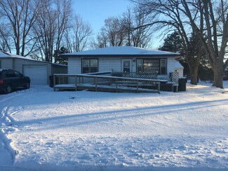 407 E Walnut St, Villa Grove, IL 61956