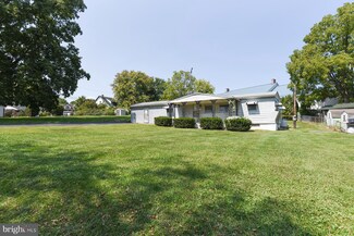 8 Luxor Ln, Hagerstown, MD 21740